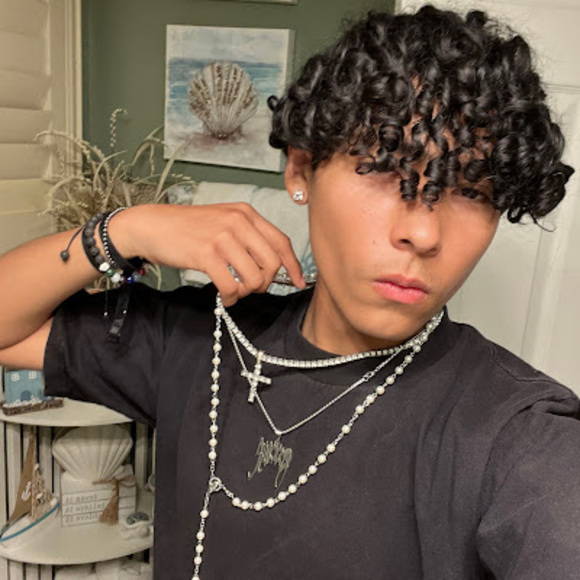 Meet your Posher, Alejandro - Picture 1 of 1